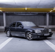 Klasszikus autóinak egy részét áruba is bocsájtja a Mercedes-Benz Múzeum 