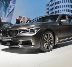 A BMW újabb luxusautók bemutatására készül, az 7-es Széria már nem elég