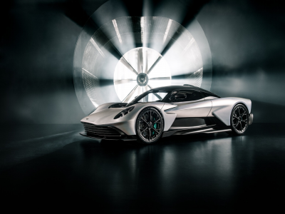 „Csendben” átlépte az 1000 lóerőt az Aston Martin Valhalla